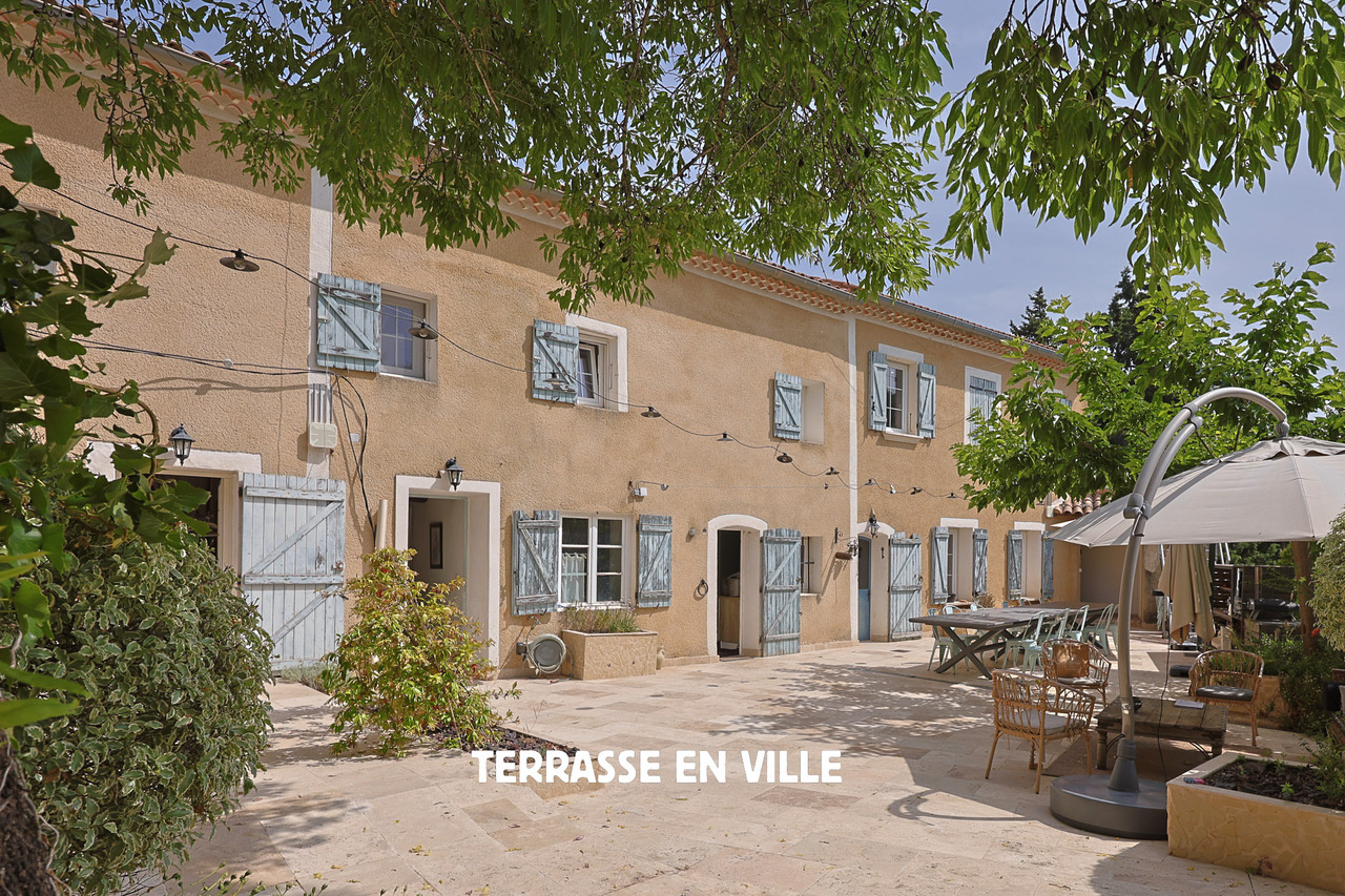 EVENOS - MAS DU 18ème - 400m2 - PISCINE