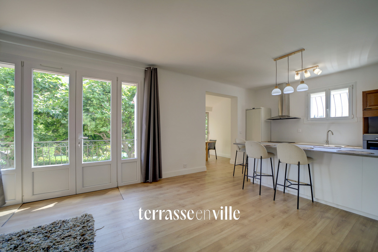 LA CIOTAT - PEYMIAN - APPARTEMENT 95 M2 RENOVE - TERRASSE - PARKINGS - PROCHE PLAGES
