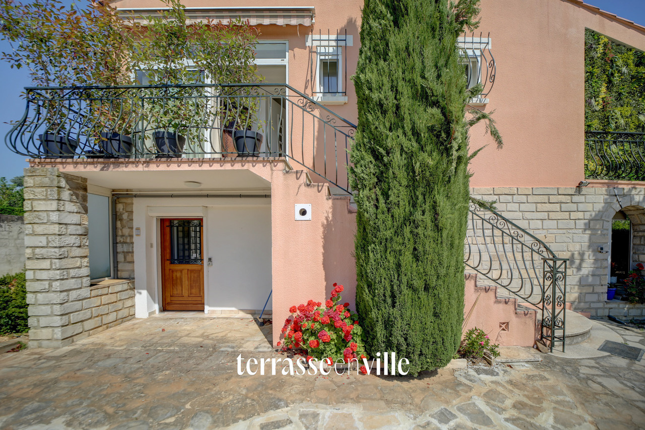 LA CIOTAT - PEYMIAN - APPARTEMENT 95 M2 RENOVE - TERRASSE - PARKINGS - PROCHE PLAGES - 499 000 €