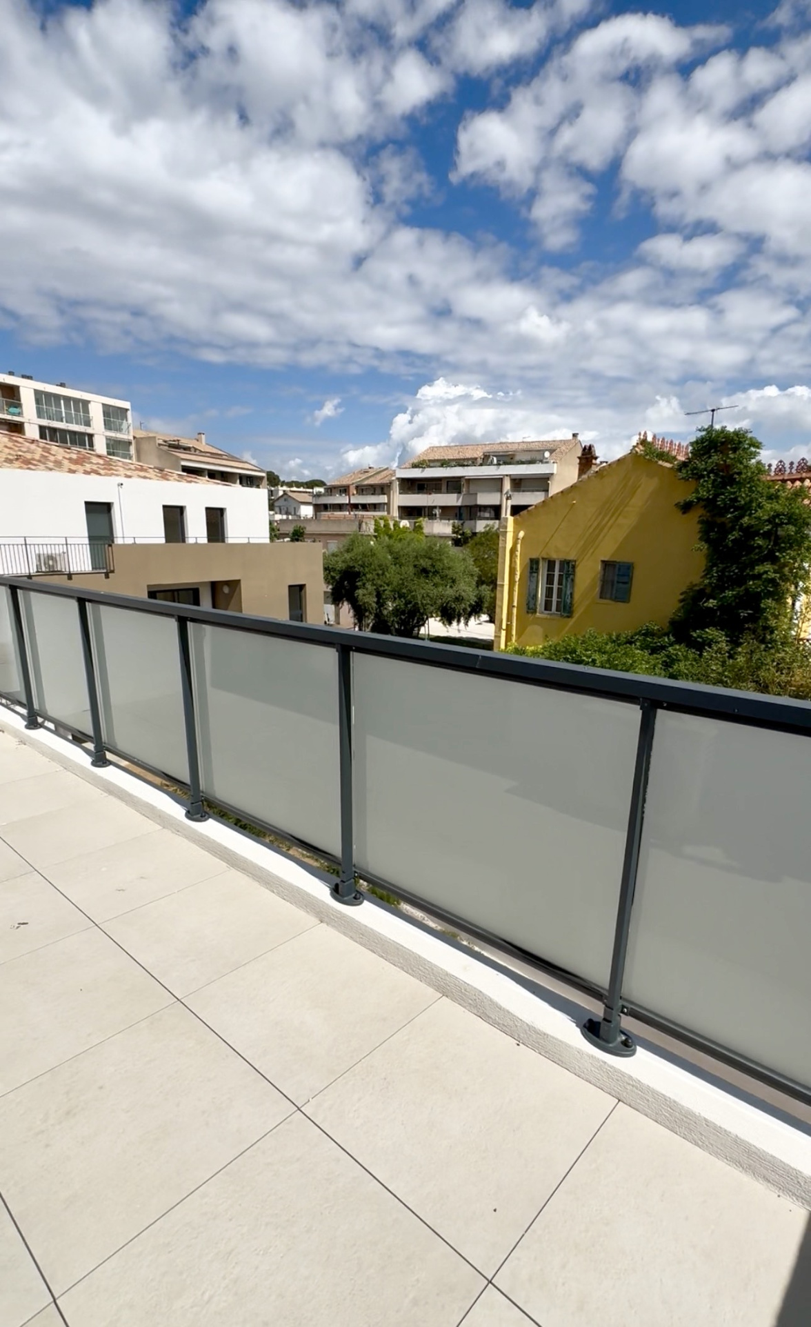 LUXUEUX T2 - DERNIER ETAGE - RESIDENCE FRONT DE MER - 39M2 - TERRASSE PLEIN SOLEIL 12M2 - 356 320€