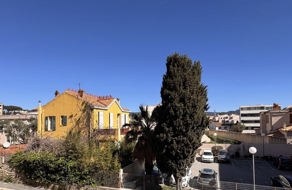 LUXUEUX T2 - DERNIER ETAGE - RESIDENCE FRONT DE MER - 39M2 - TERRASSE PLEIN SOLEIL 12M2 - 356 320€