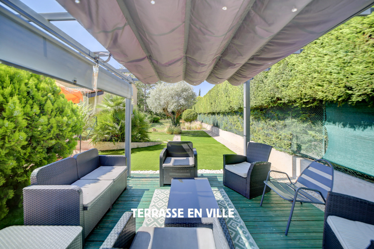 ST ZACHARIE - PROCHE CENTRE VILLAGE - MAISON FAMILIALE T5 - JARDIN - PISCINE - VUE - CALME - 649 000 €