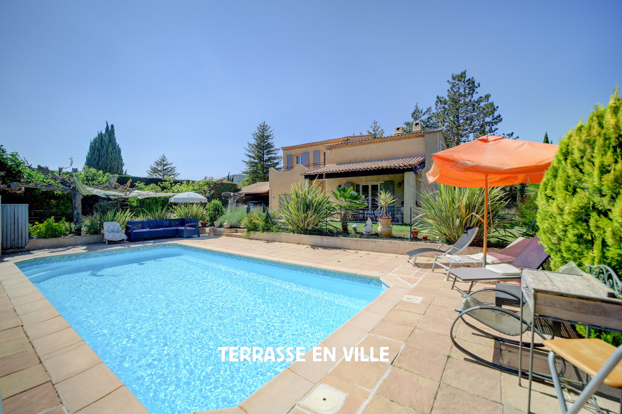 ST ZACHARIE - PROCHE CENTRE VILLAGE - MAISON FAMILIALE T5 - JARDIN - PISCINE - VUE - CALME - 649 000 €