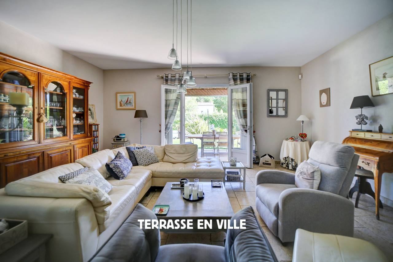 ST ZACHARIE - PROCHE CENTRE VILLAGE - MAISON FAMILIALE T5 - JARDIN - PISCINE - VUE - CALME - 649 000 €