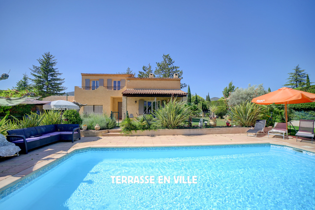 ST ZACHARIE - PROCHE CENTRE VILLAGE - MAISON FAMILIALE T5 - JARDIN - PISCINE - VUE - CALME - 649 000 €
