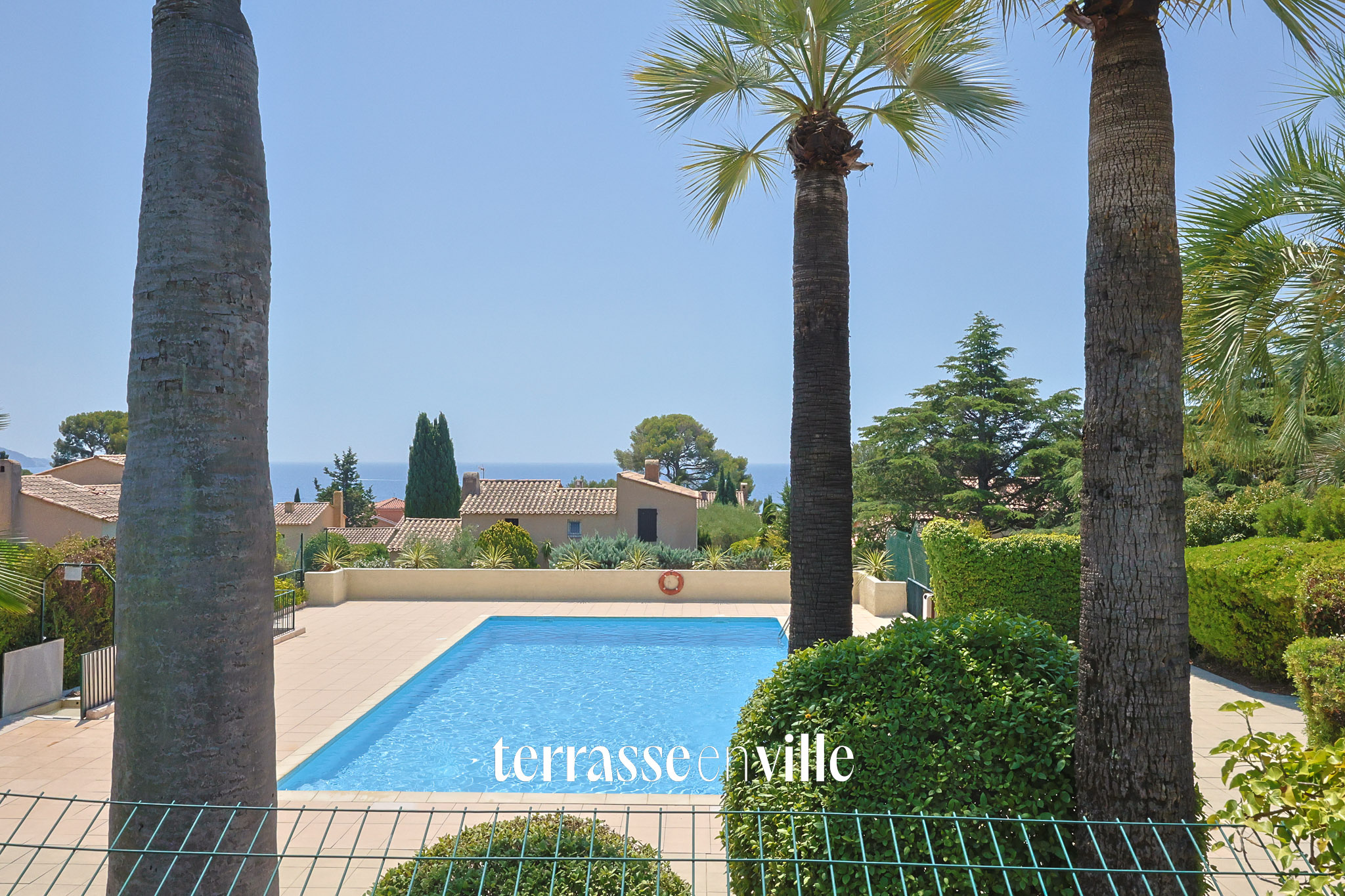 Quartier Fontsainte - T2 39m2 - Terrasse vue pinède et mer - Piscine - Parking privé - 289 000€