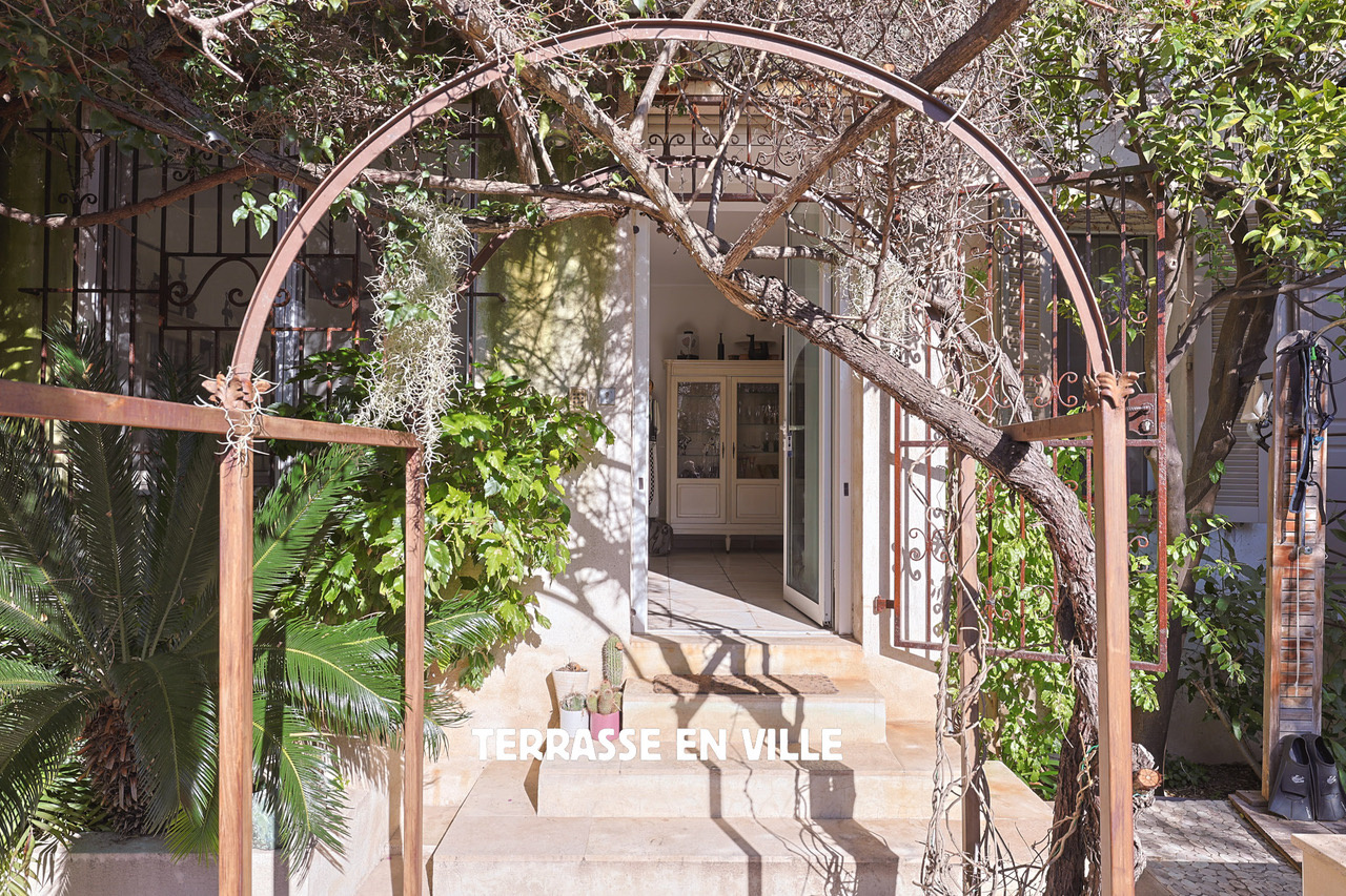 TOULON - MOURILLON - MAISON 1900 - T5 - 140M2 - DOUBLE GARAGE - PISCINE - 1 200 000€