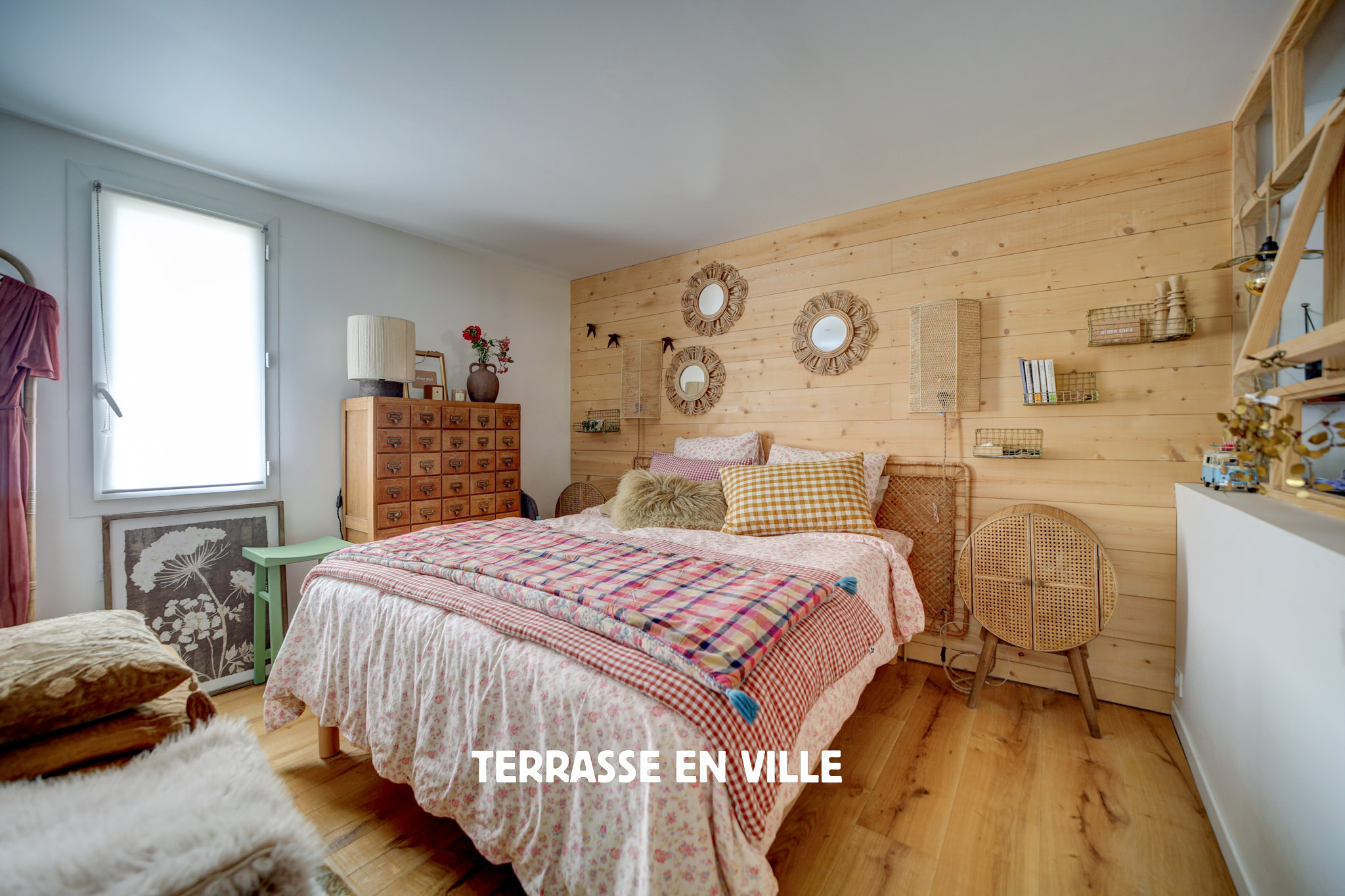 SAINT CYR SUR MER - IMMEUBLE - APPARTEMENT - TERRASSE- LOCAL COMMERCIAL - COUR INTÉRIEURE - CAVE VOUTÉE