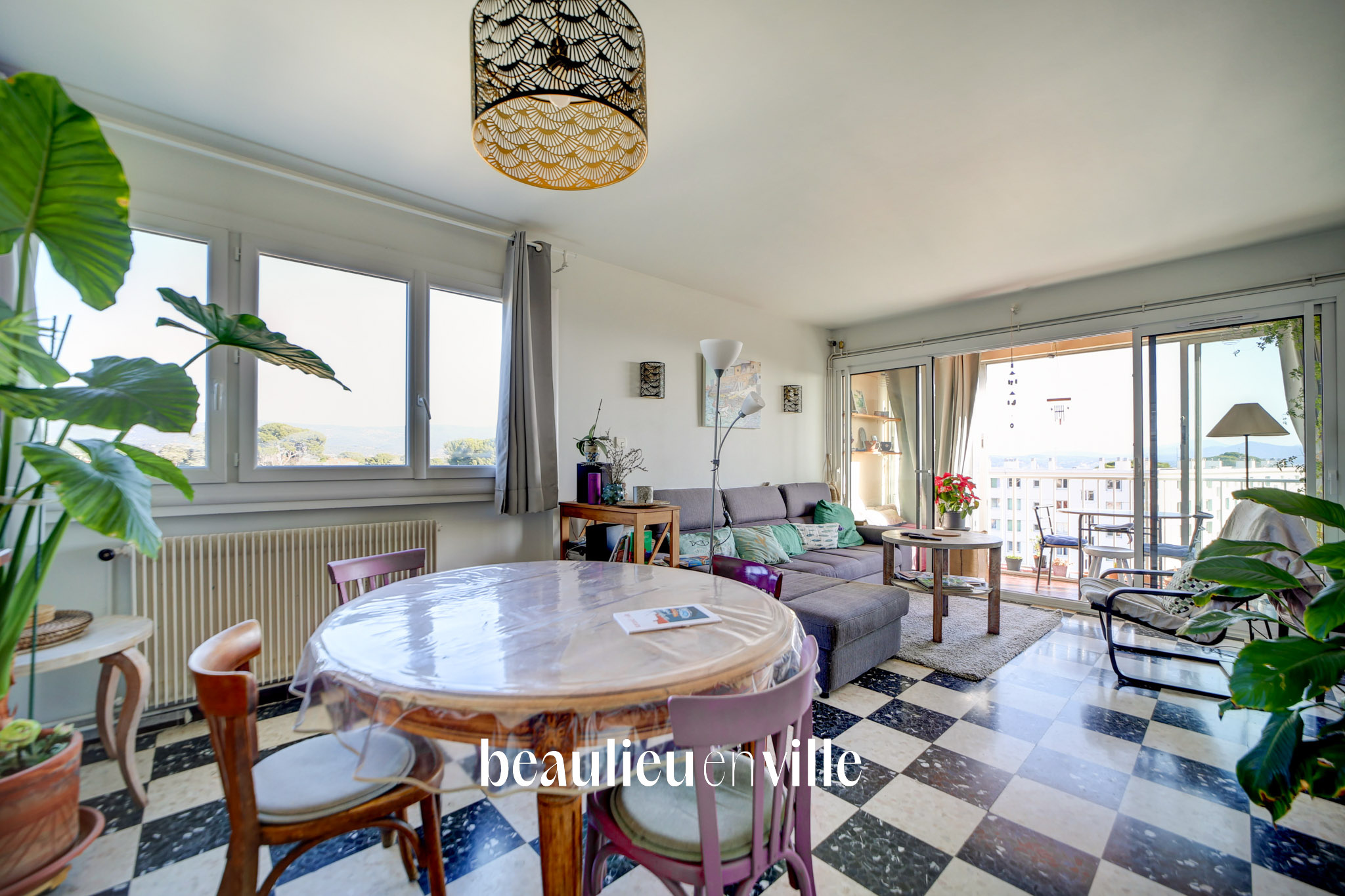LA CIOTAT - CENTRE VILLE - APPARTEMENT T3 82m2 - VUE MER - BALCON