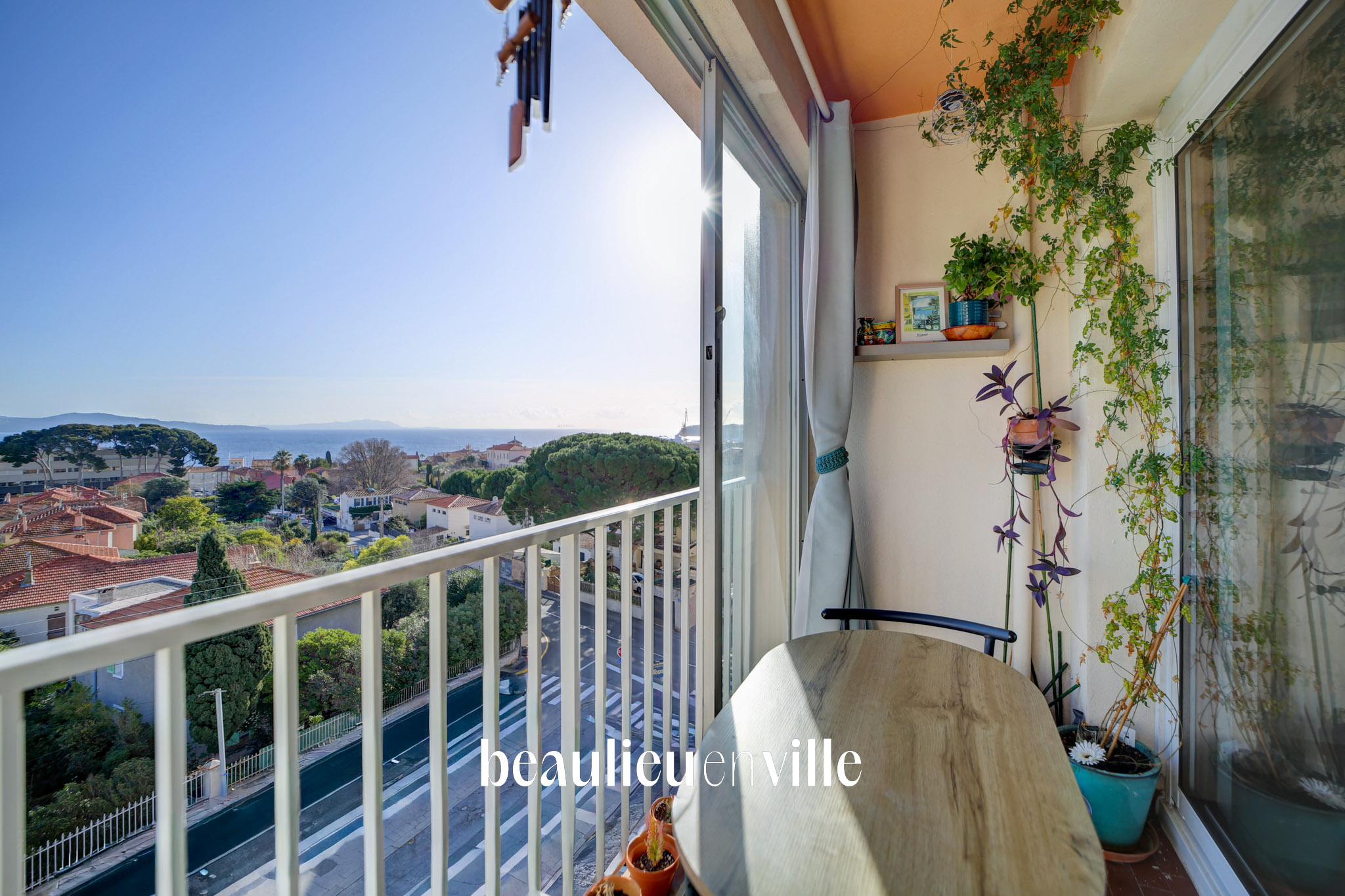 LA CIOTAT - CENTRE VILLE - APPARTEMENT T3 82m2 - VUE MER - BALCON