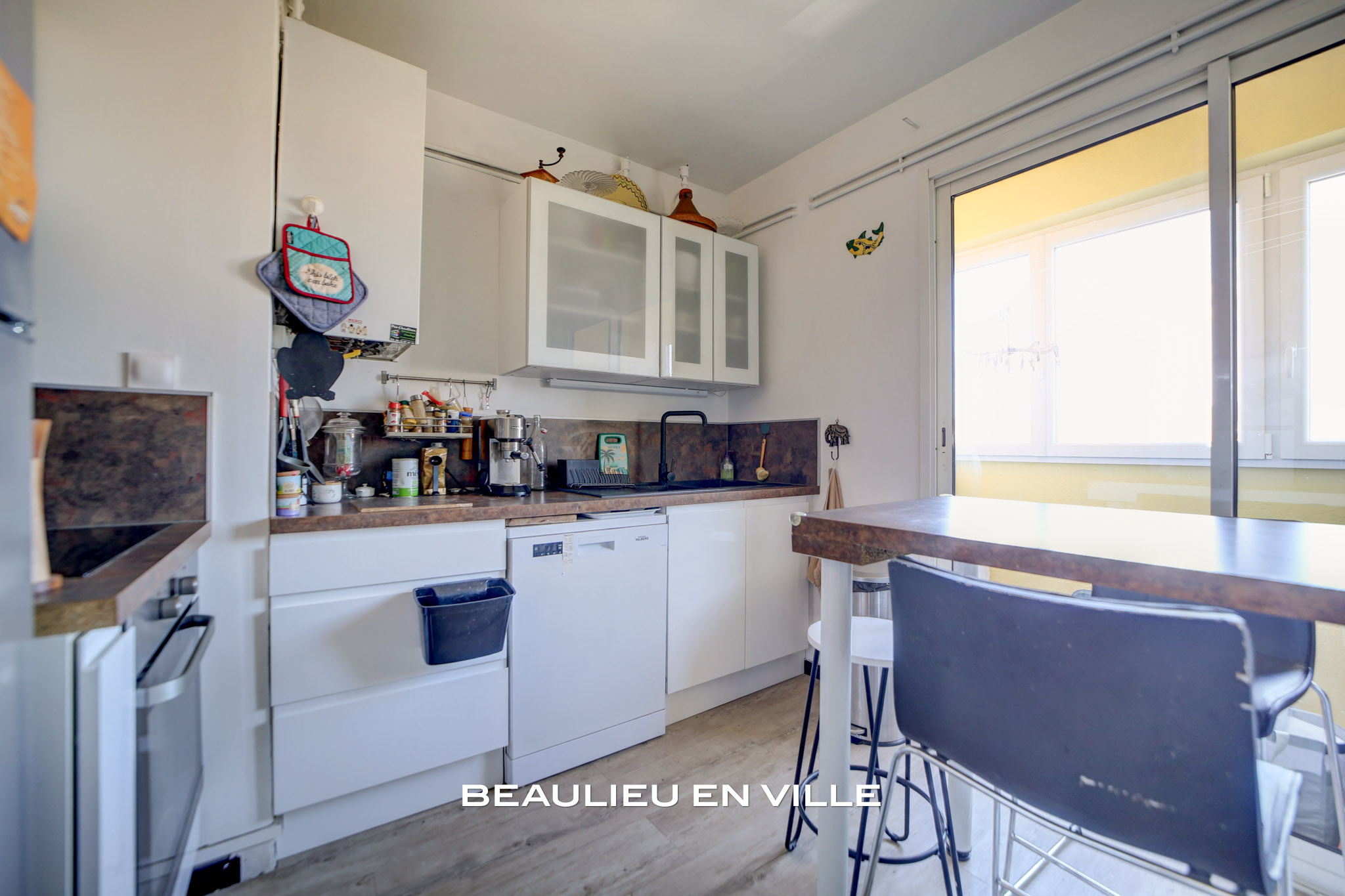 LA CIOTAT - CENTRE VILLE - APPARTEMENT T3 82m2 - VUE MER - BALCON