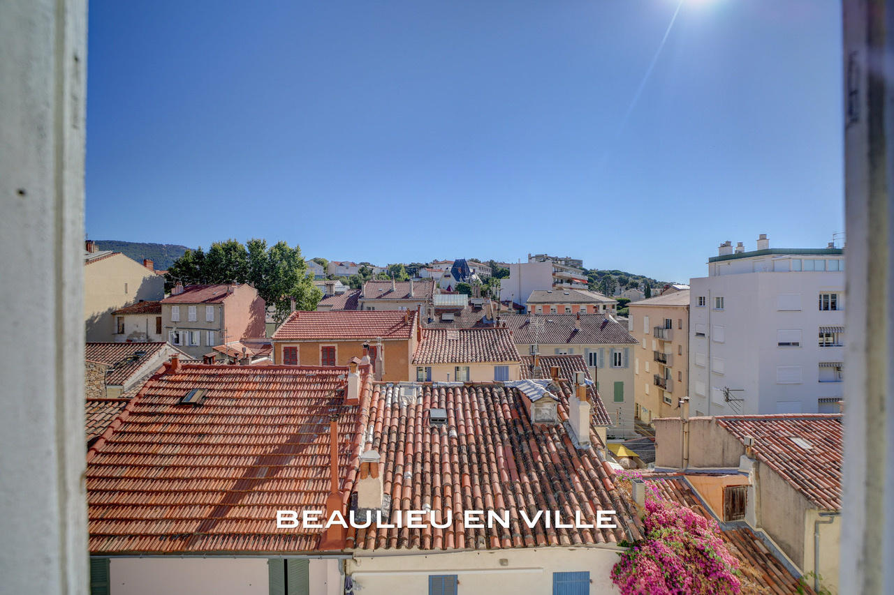 TOULON - MOURILLON - T2 - 50 M2 - VUE DÉGAGÉE TOITS - PROCHE PLAGE
