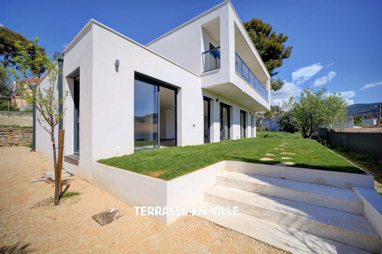 VILLA NEUVE T4/5 - 150M2 - PETITE VUE MER - TERRAIN 830M2 - PISCINE - 996 000€