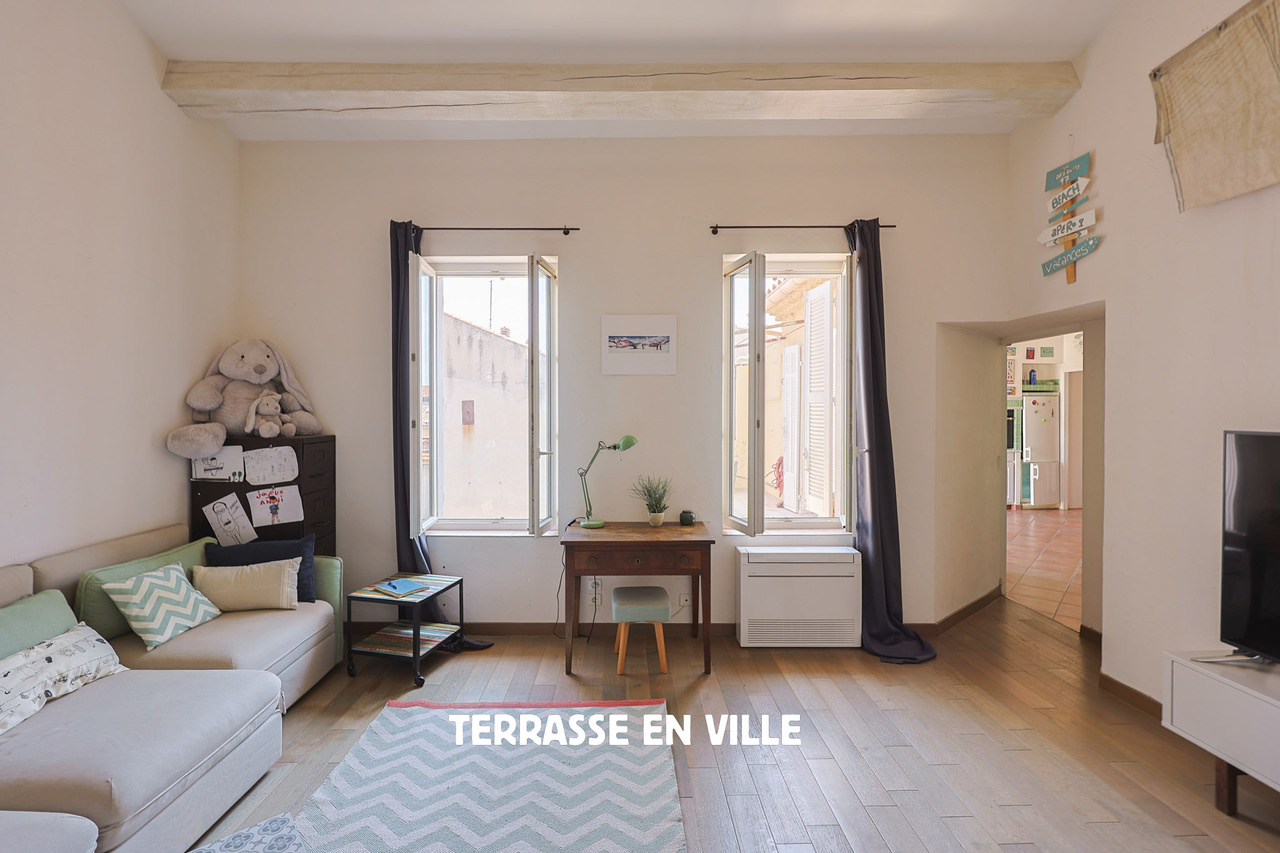LA CIOTAT - GRAND T3 STYLE LOFT - 68M2 - TERRASSE 14M2 - PROCHE NOUVEAU PORT - DERNIER ETAGE - 399 000€