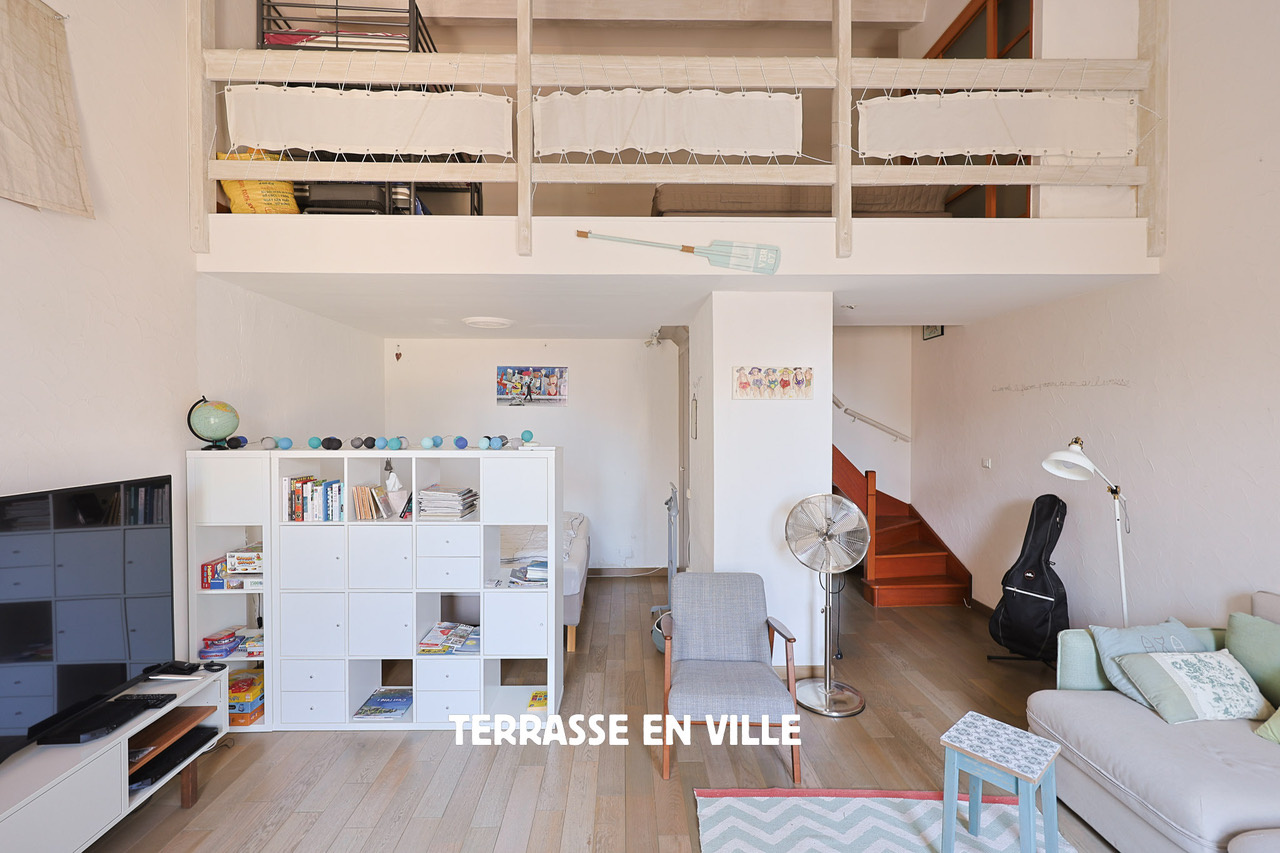 LA CIOTAT - GRAND T3 STYLE LOFT - 68M2 - TERRASSE 14M2 - PROCHE NOUVEAU PORT - DERNIER ETAGE - 399 000€