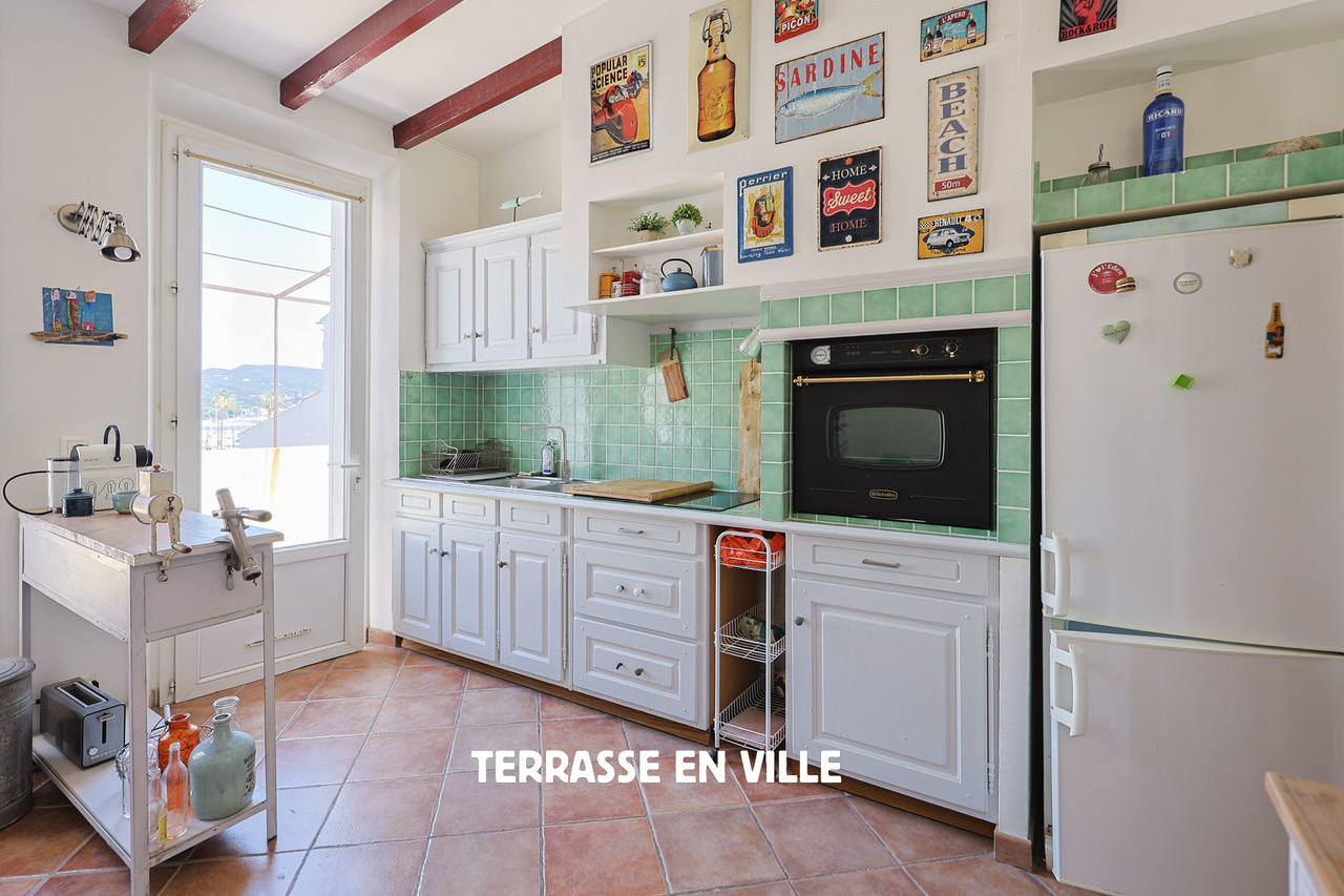 LA CIOTAT - GRAND T3 STYLE LOFT - 68M2 - TERRASSE 14M2 - PROCHE NOUVEAU PORT - DERNIER ETAGE - 399 000€