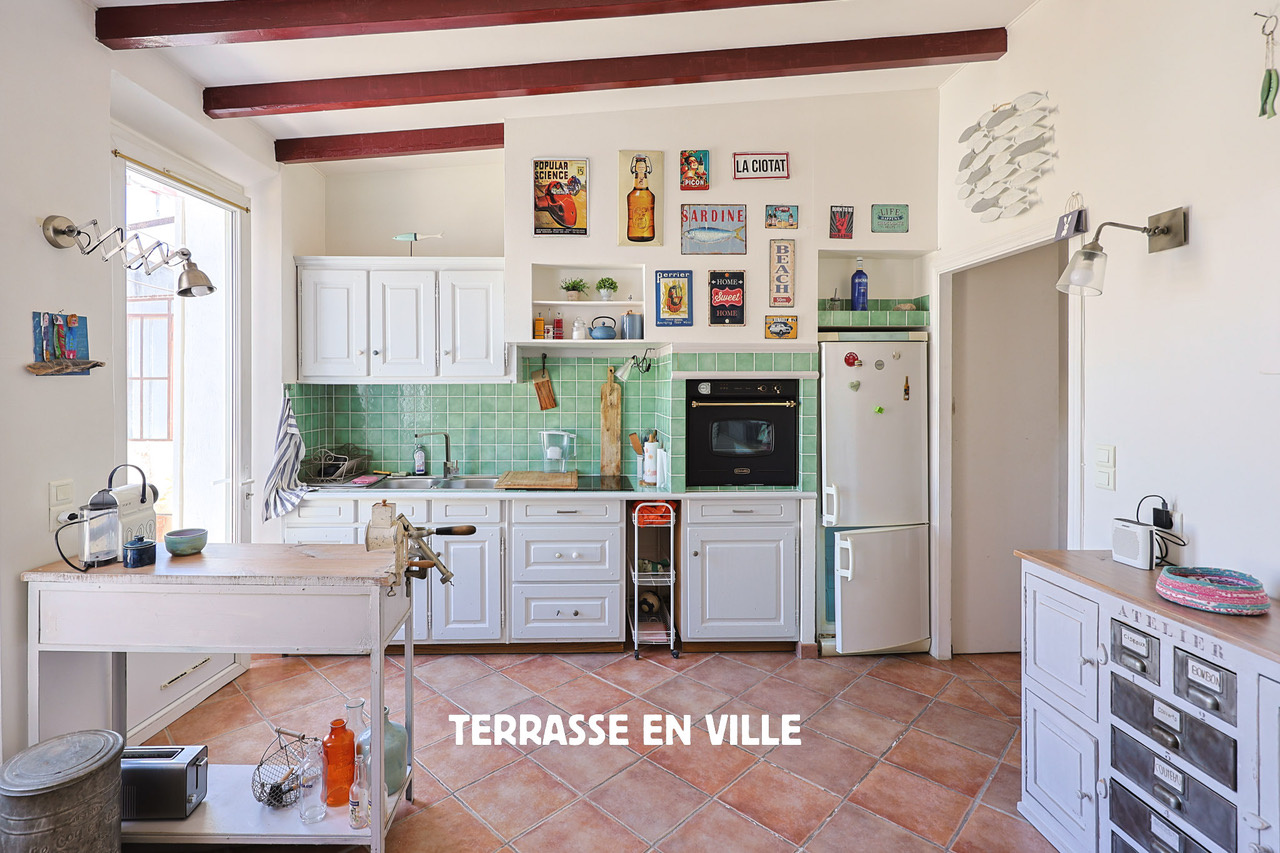 LA CIOTAT - GRAND T3 STYLE LOFT - 68M2 - TERRASSE 14M2 - PROCHE NOUVEAU PORT - DERNIER ETAGE - 399 000€