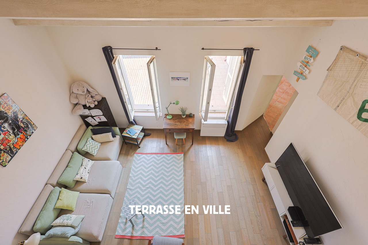 LA CIOTAT - GRAND T3 STYLE LOFT - 68M2 - TERRASSE 14M2 - PROCHE NOUVEAU PORT - DERNIER ETAGE - 399 000€