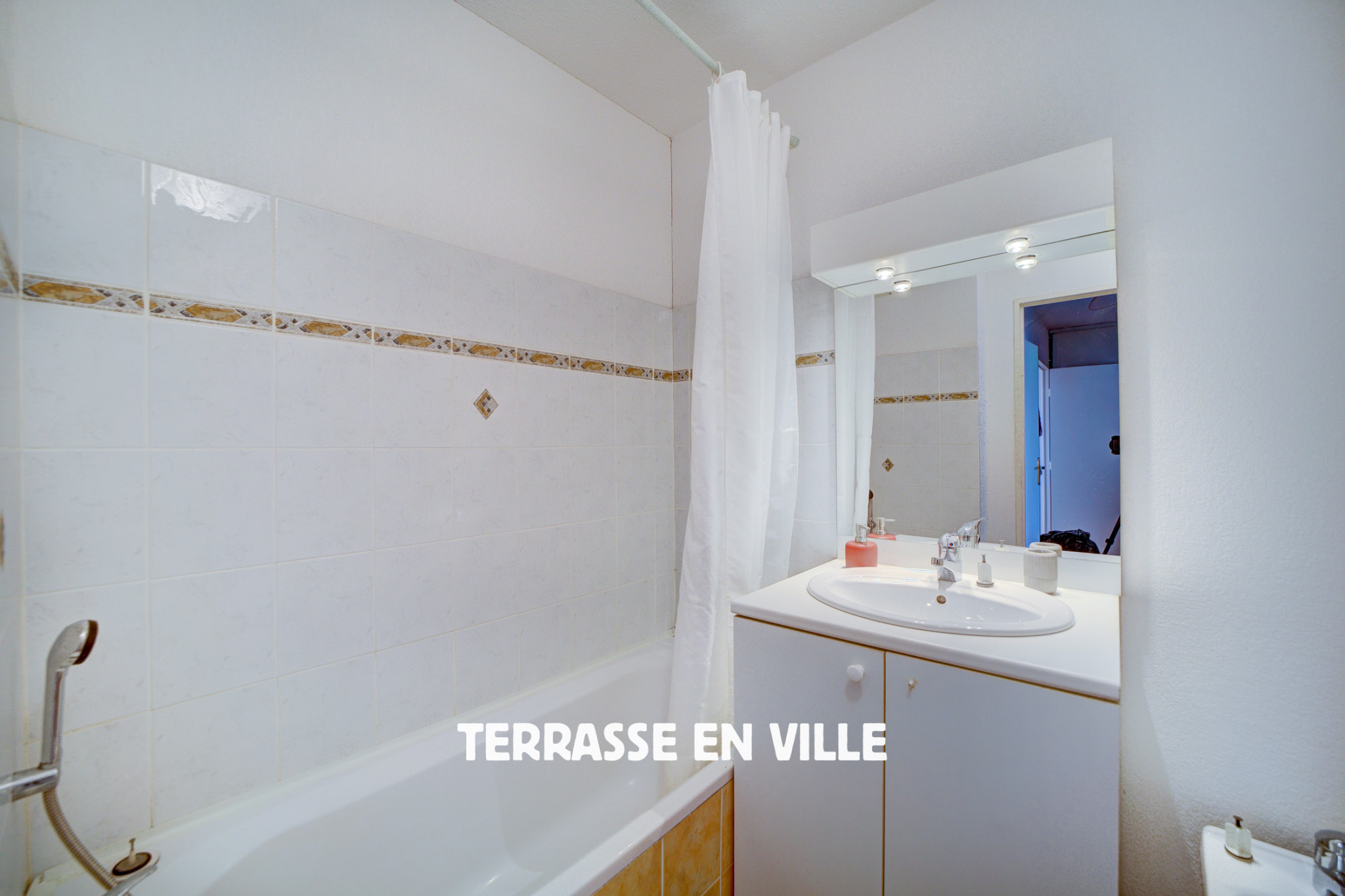 LA CIOTAT - COEUR DE VILLE - APPARTEMENT T3 67m2 - TERRASSE - PARKING PRIVÉ