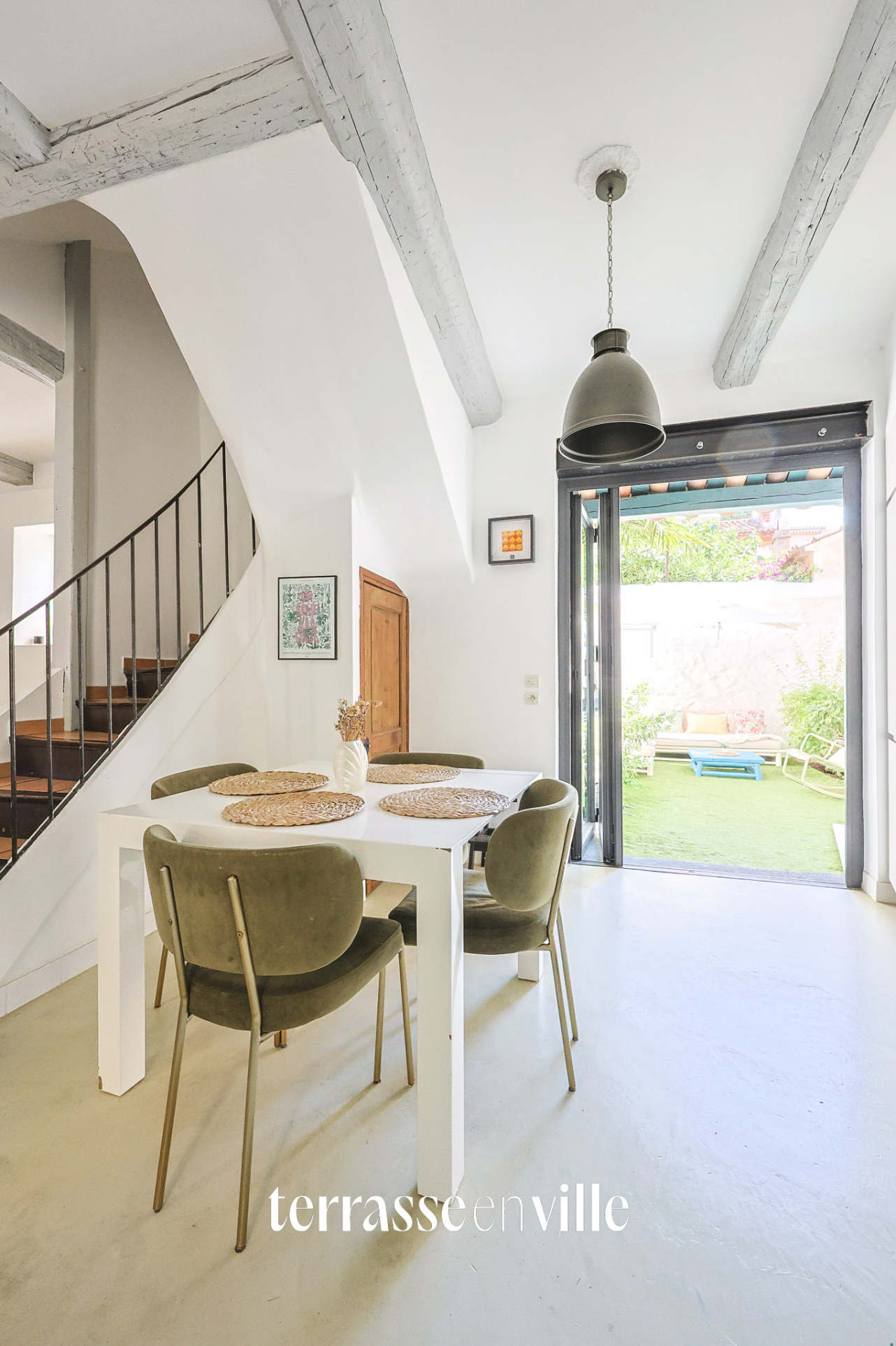 MAISON DE VILLE T4 - 102M2 - JARDIN - CAVE - PORT A PIED - 598 000€