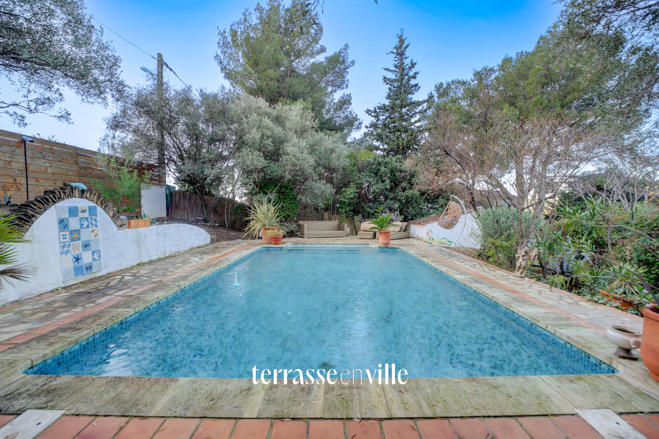 Maison provençale typique à Ceyrestre Grand jardin et piscine