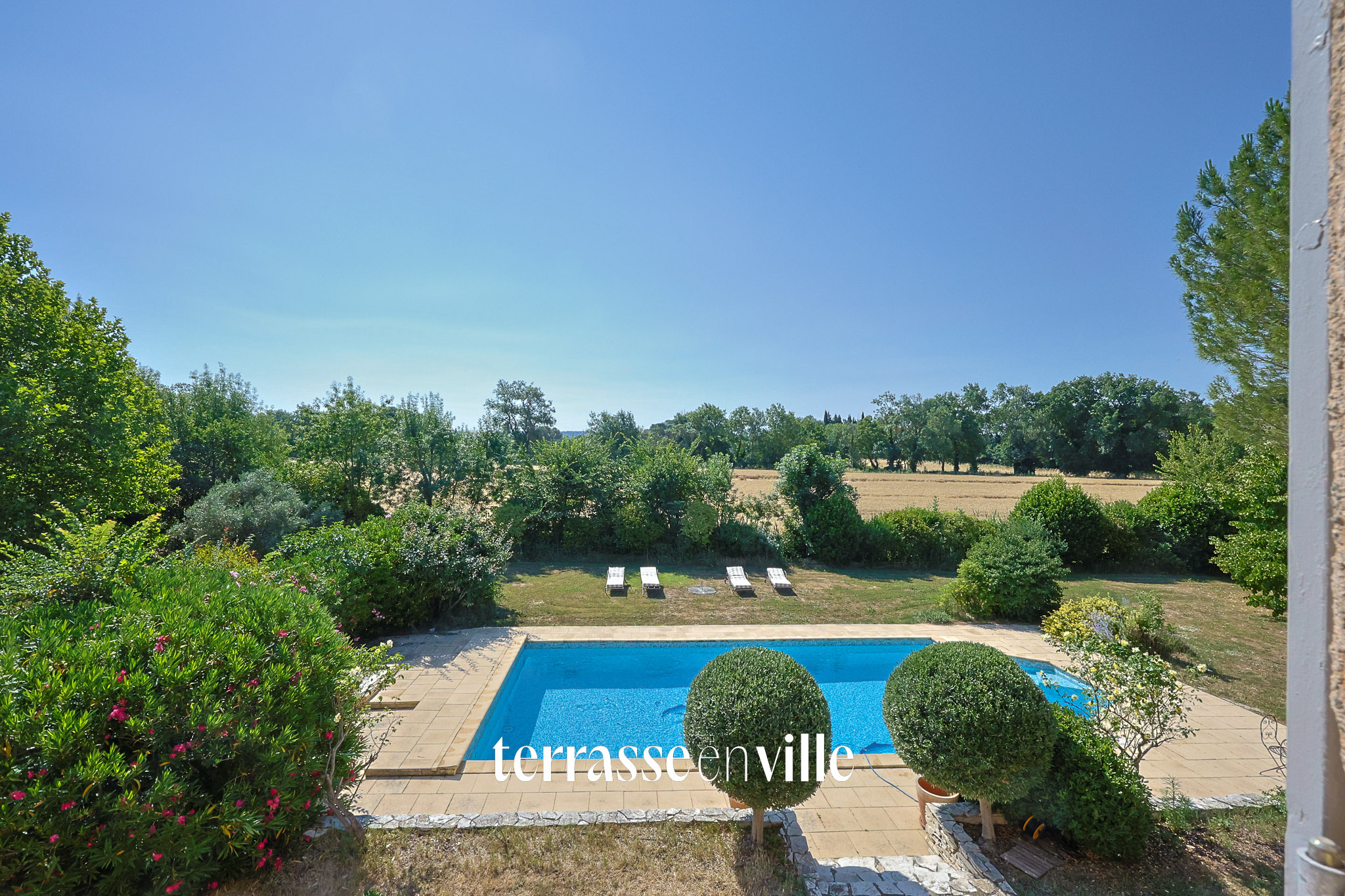 PUYRICARD - MAISON PISCINE - DEPENDANCE - JARDIN 4000 M2 - 1 149 000 €