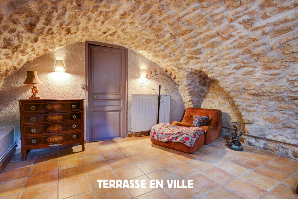 PÉLISSANNE - T 5/6 - MAISON-DE-VILLE 207M2 - JARDIN - 499 000 €