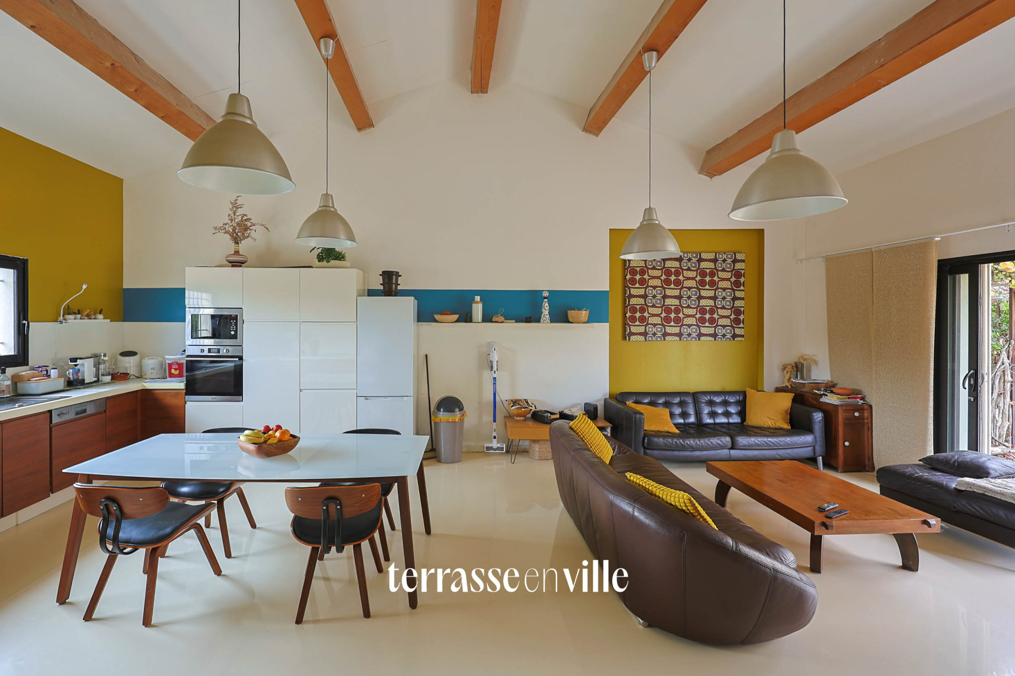 SIMIANE-COLLONGUE — PROPRIÉTÉ D'EXCEPTION — 250 M2 — TERRAIN 4 200 M2 — PISCINE— 1 190 000 €