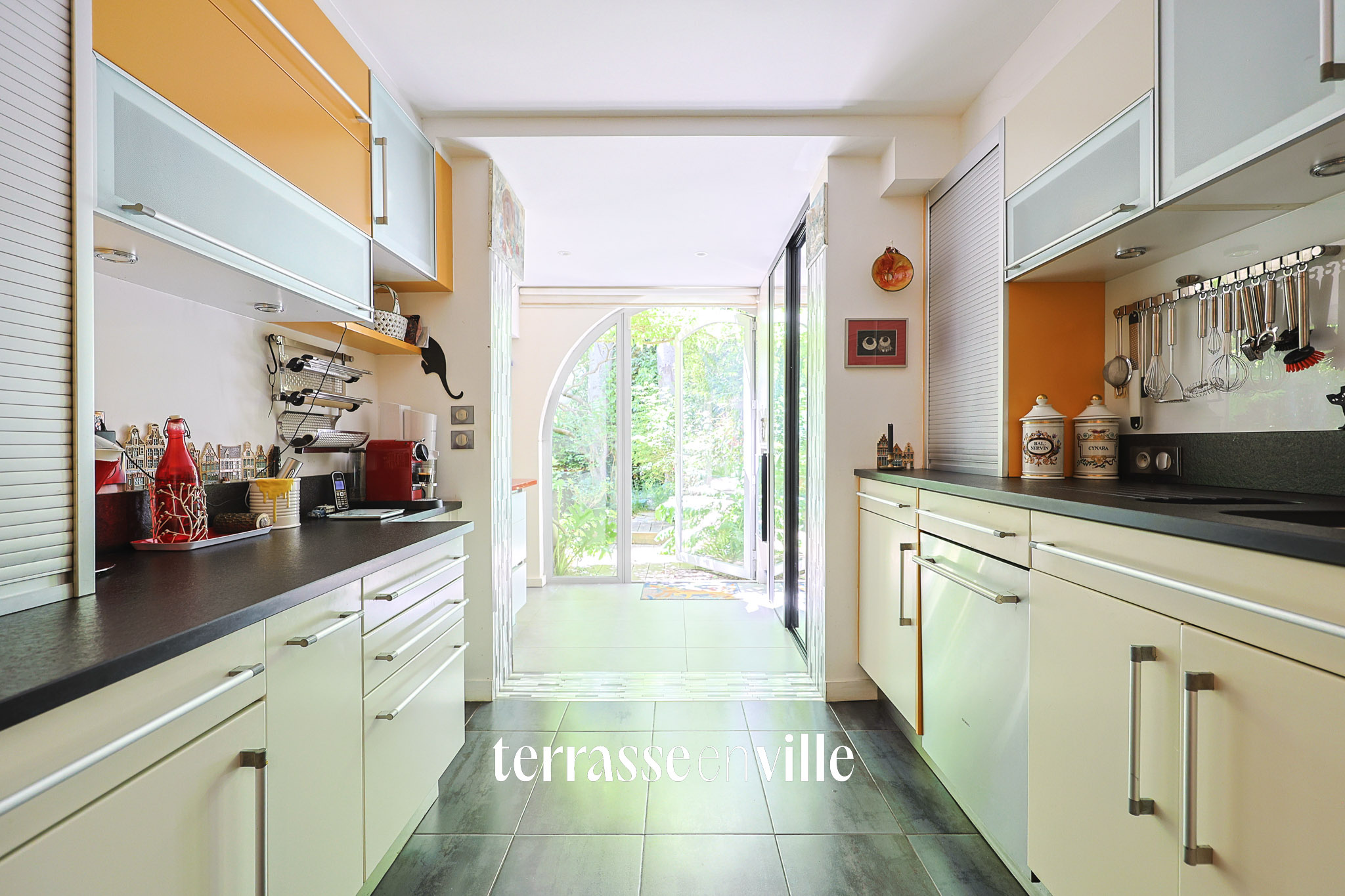 EXCLUSIVITÉ - AIX EN PROVENCE - CENTRE VILLE À PIED - APPARTEMENT T4 - 107M2 - JARDIN 900M2 - 895 000€