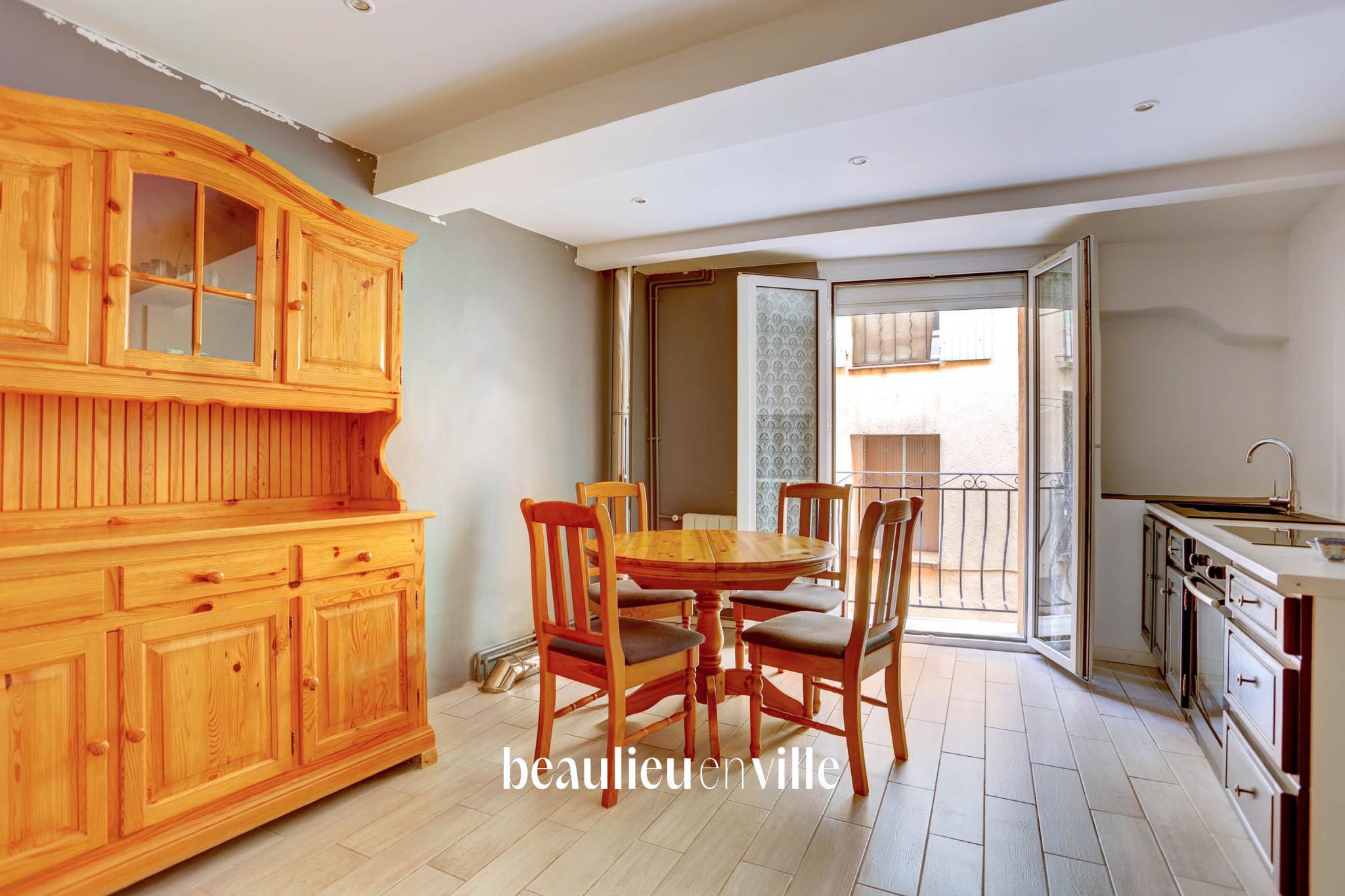 TRETS - MAISON DE VILLAGE - 3 PIÈCES - 84M2 - 210 000€