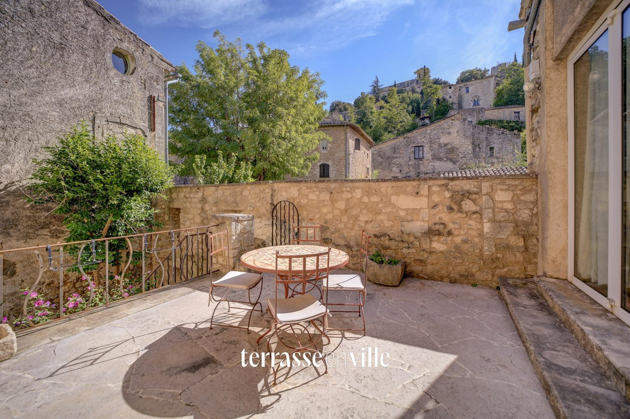 OPPEDE LE VIEUX - Maison d’hôte historique - 300 m2 - parking - 2 Terrasses de 55 m2