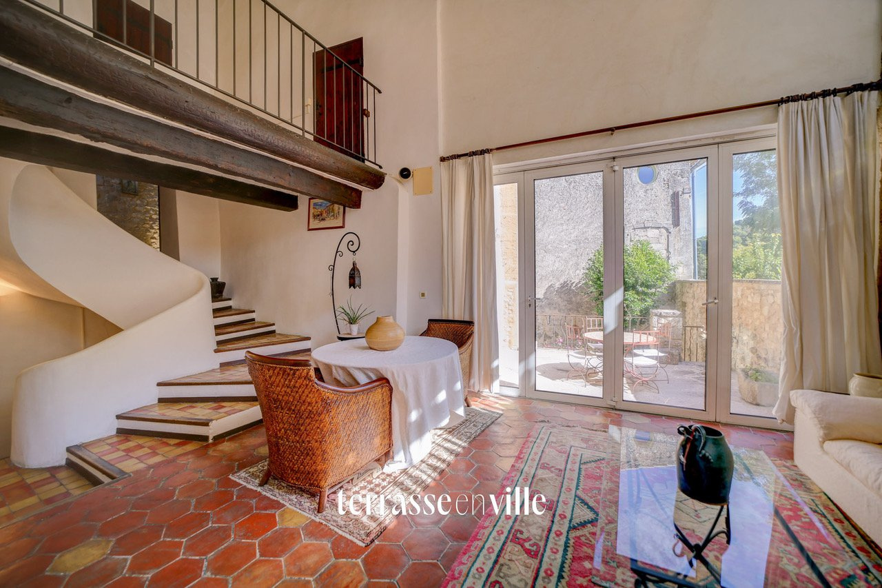 OPPEDE LE VIEUX - Maison d’hôte historique - 300 m2 - parking - 2 Terrasses de 55 m2