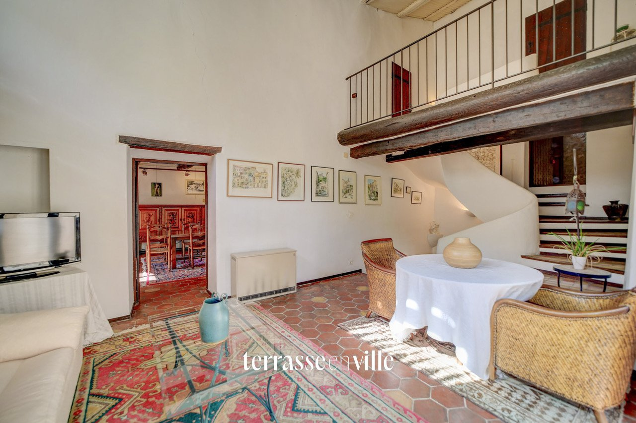 OPPEDE LE VIEUX - Maison d’hôte historique - 300 m2 - parking - 2 Terrasses de 55 m2