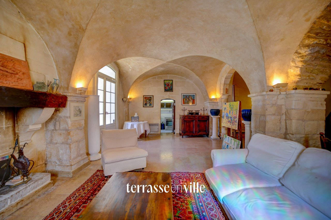 OPPEDE LE VIEUX - Maison d’hôte historique - 300 m2 - parking - 2 Terrasses de 55 m2