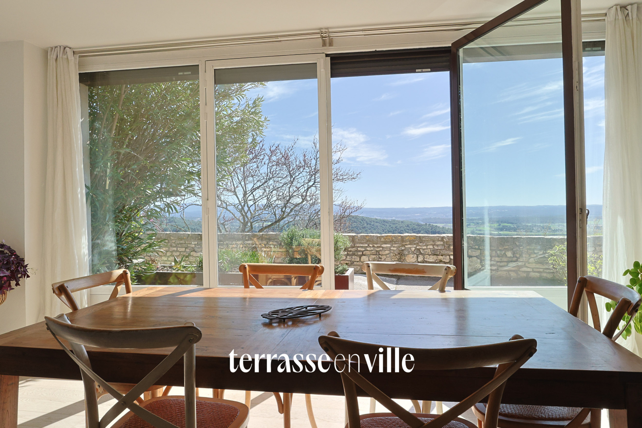 EXCLUSIVITE - EGUILLES - MAISON T6 - TERRASSE - VUE - 945 000 €