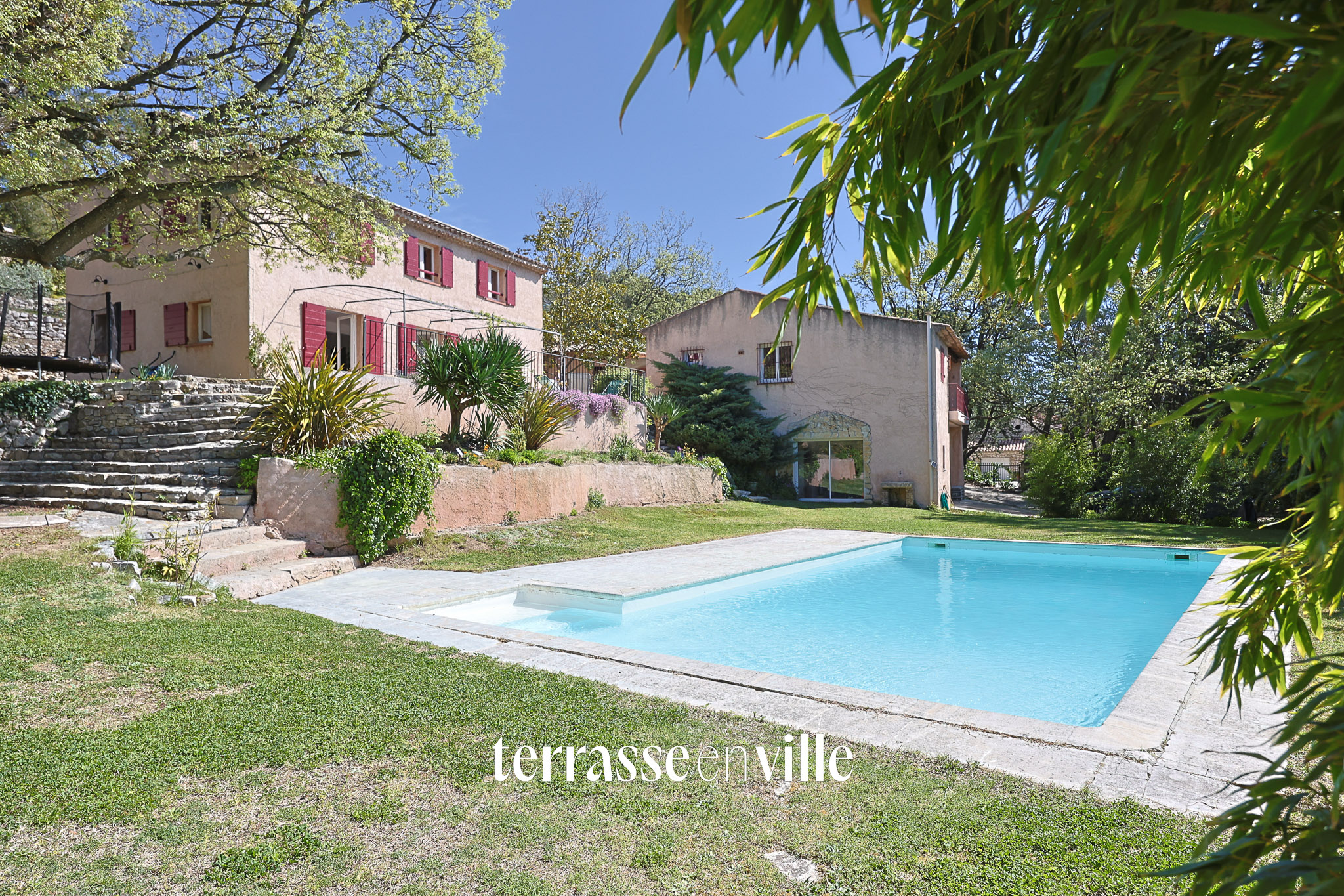 SOUS-PROMESSE - EGUILLES - MAISONS 220M2 - TERRAIN 3300M2 - PISCINE - GARAGE - 1 200 000€