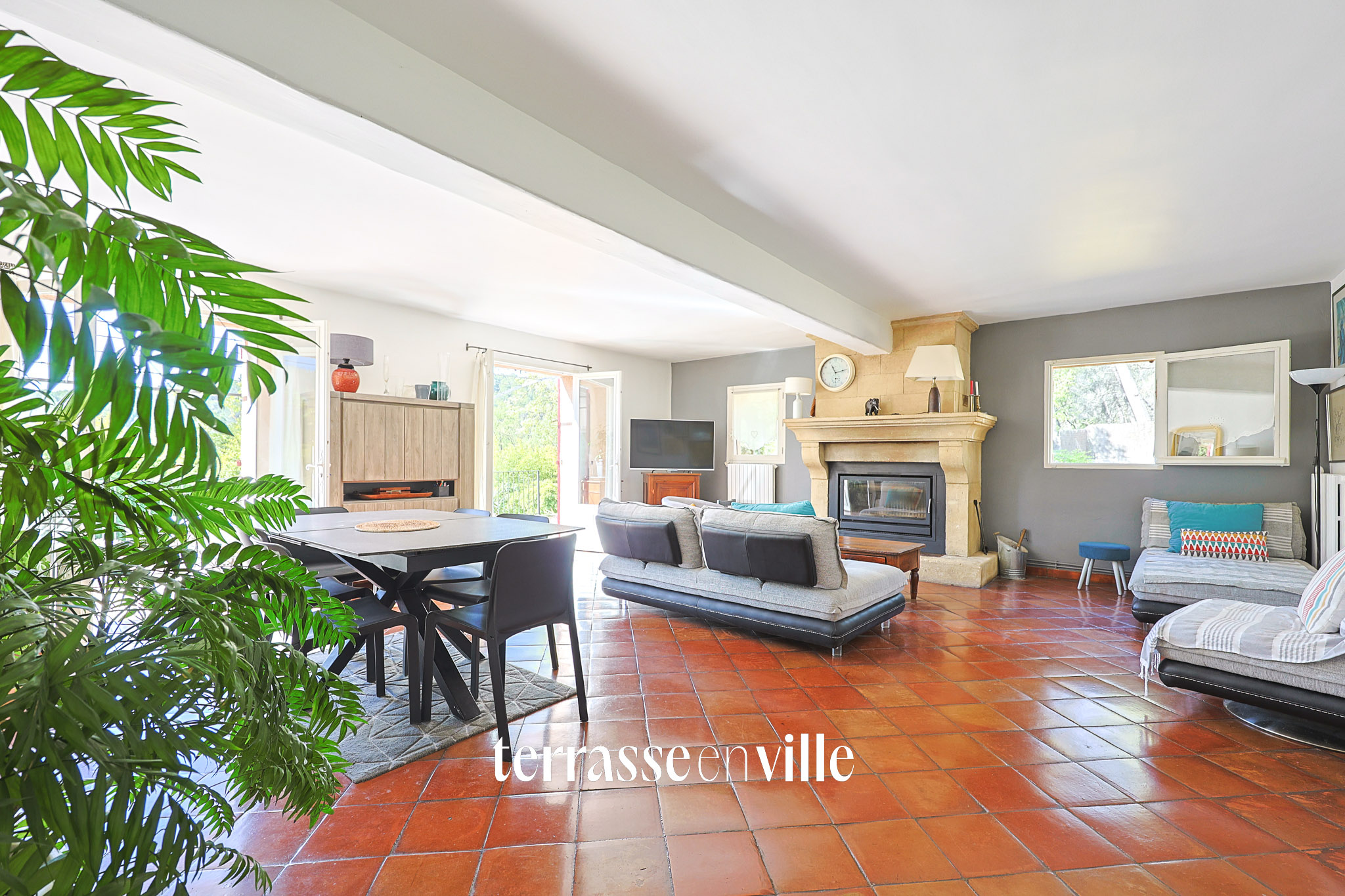 SOUS-PROMESSE - EGUILLES - MAISONS 220M2 - TERRAIN 3300M2 - PISCINE - GARAGE - 1 200 000€