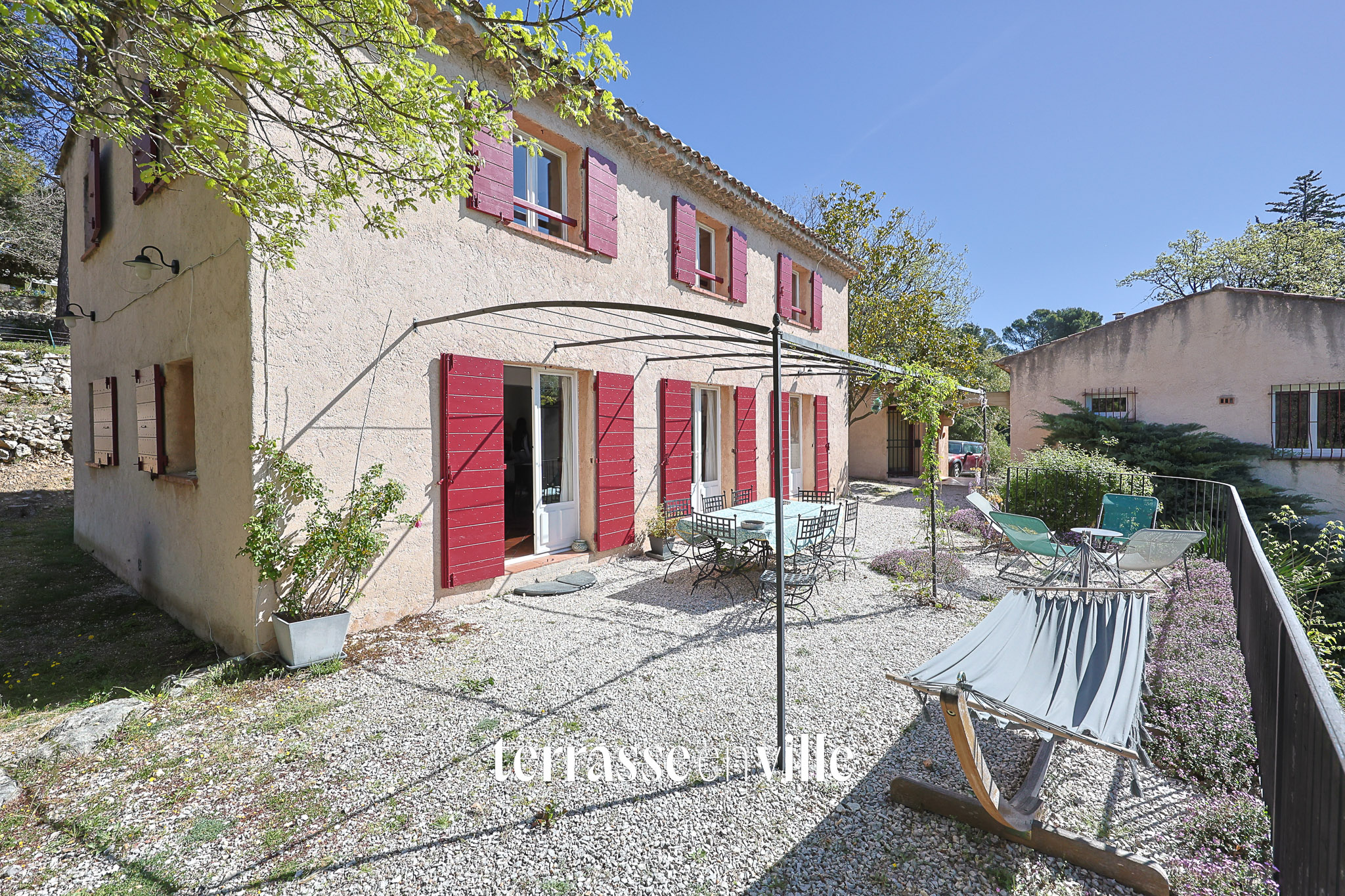 SOUS-PROMESSE - EGUILLES - MAISONS 220M2 - TERRAIN 3300M2 - PISCINE - GARAGE - 1 200 000€