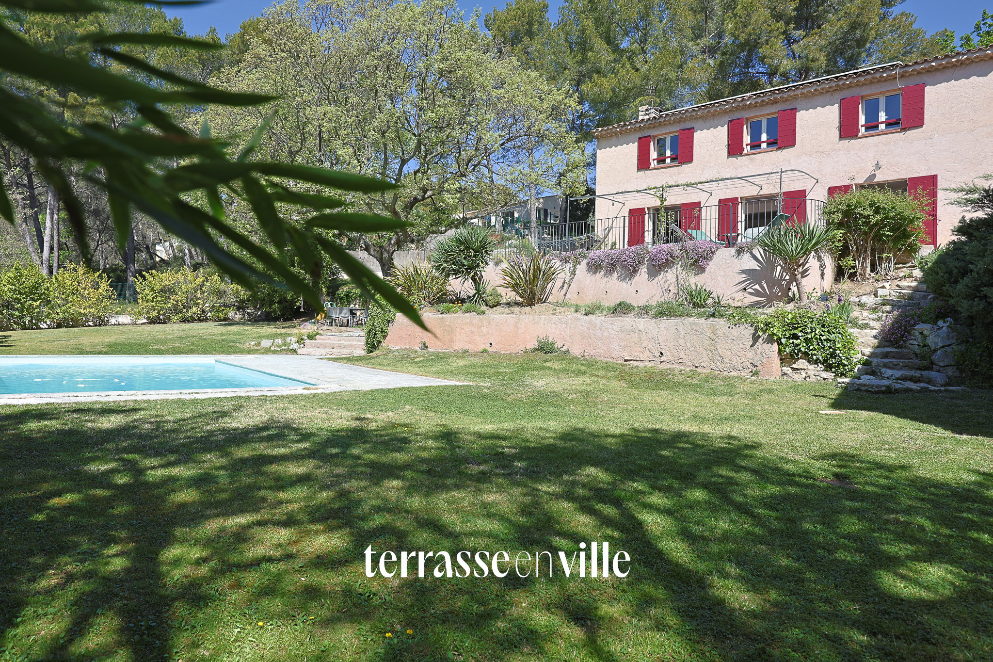 SOUS-PROMESSE - EGUILLES - MAISONS 220M2 - TERRAIN 3300M2 - PISCINE - GARAGE - 1 200 000€